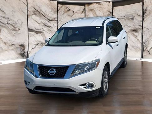 Used 2013 Nissan Pathfinder SL FWD image 2