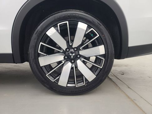 Used 2025 Mitsubishi Outlander SE image 10