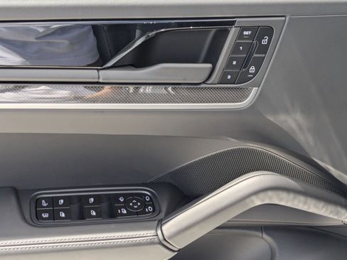 New 2025 Porsche Cayenne S AWD/4WD image 14