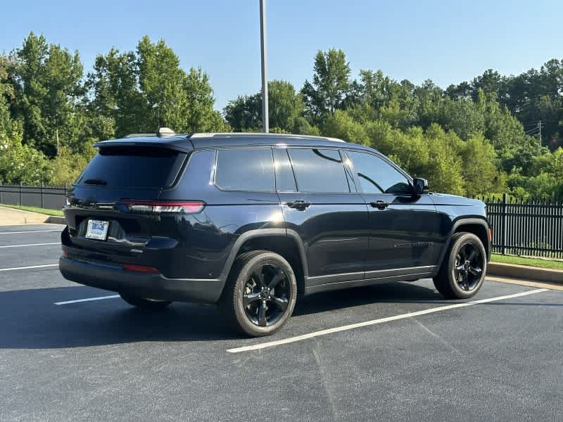 Used 2024 Jeep Grand Cherokee L Limited w/ Black Appearance Package RWD image 9