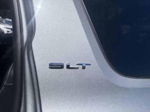 Used 2023 GMC Acadia SLT AWD/4WD image 18