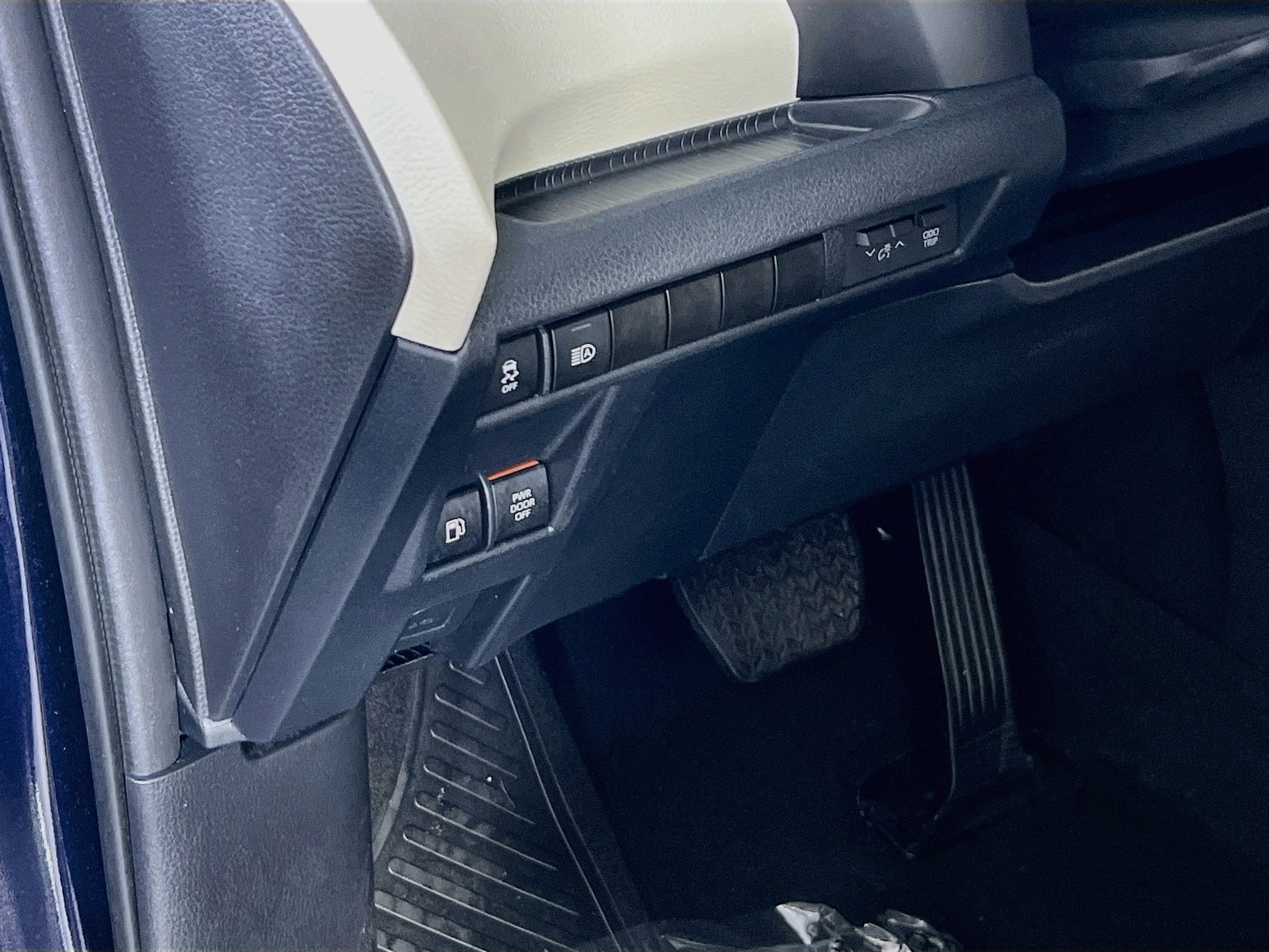 Used 2023 Toyota Sienna XLE FWD image 10
