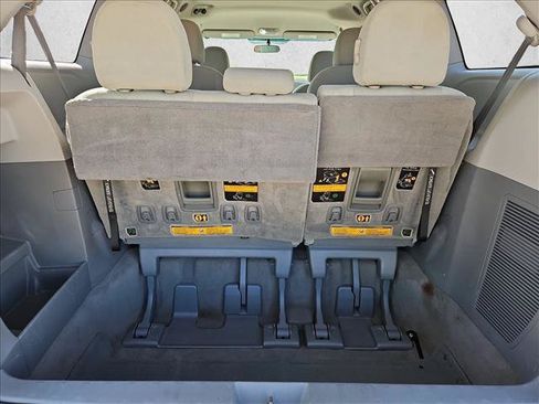 Used 2011 Toyota Sienna FWD image 6