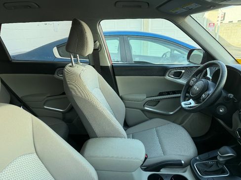 Used 2025 Kia Soul LX image 6