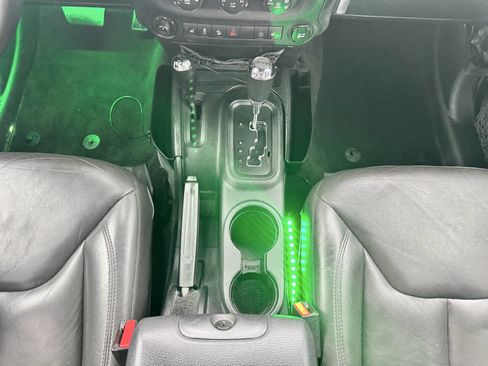 Used 2014 Jeep Wrangler Unlimited Rubicon w/ Dual Top Group AWD/4WD image 26