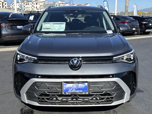 New 2025 Volkswagen Taos SE image 3