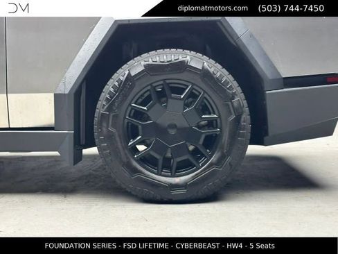 Used 2024 Tesla Cybertruck Cyberbeast AWD/4WD image 37