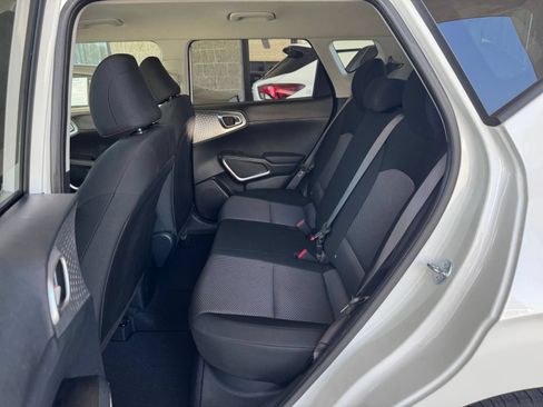 Used 2025 Kia Soul LX w/ LX Technology Package FWD image 23