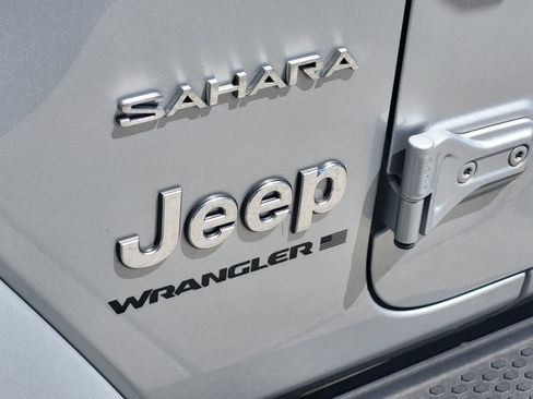 Used 2024 Jeep Wrangler Unlimited Sahara AWD/4WD image 29