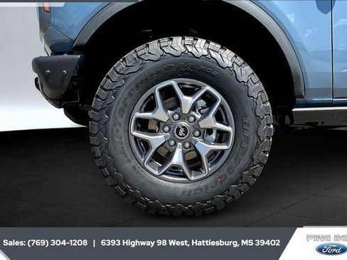 New 2025 Ford Bronco Badlands image 5