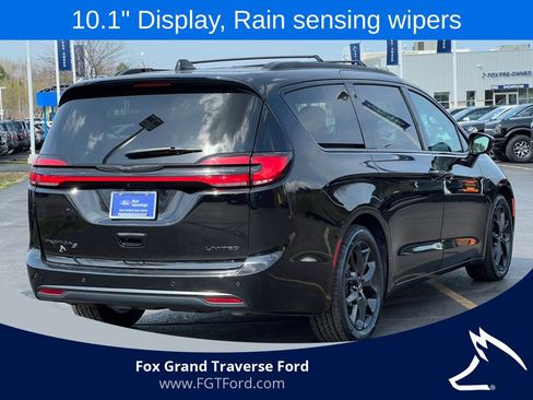 Used 2025 Chrysler Pacifica Limited FWD image 10