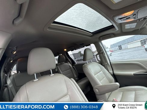 Used 2020 Toyota Sienna XLE w/ XLE Navigation Package FWD image 23