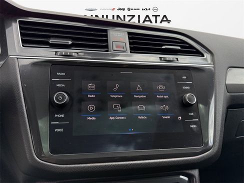 Used 2023 Volkswagen Tiguan SE image 29