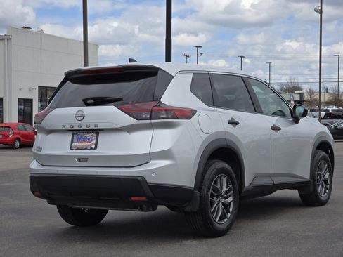 Used 2025 Nissan Rogue S image 17