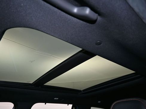 Used 2025 Honda Pilot TrailSport image 12