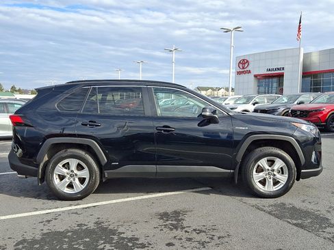 Used 2021 Toyota RAV4 XLE w/ Convenience Package image 7