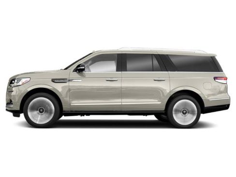 Used 2023 Lincoln Navigator Reserve AWD/4WD image 2