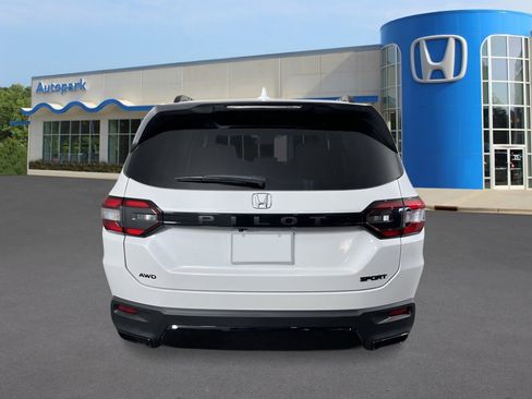 New 2026 Honda Pilot Sport image 4