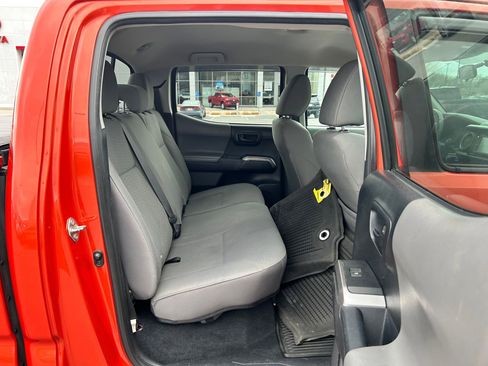 Used 2016 Toyota Tacoma SR5 w/ Towing Package image 25