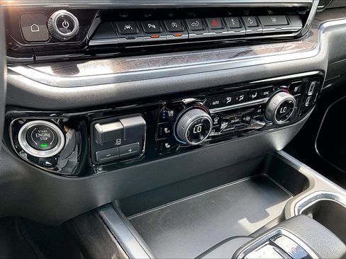 Certified 2022 Chevrolet Silverado 1500 LTZ w/ LTZ Premium Package AWD/4WD image 43