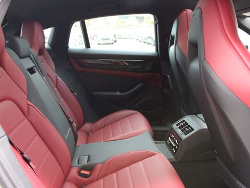 Certified 2025 Porsche Panamera 4 image 24