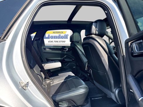 Used 2019 Porsche Cayenne S AWD/4WD image 8