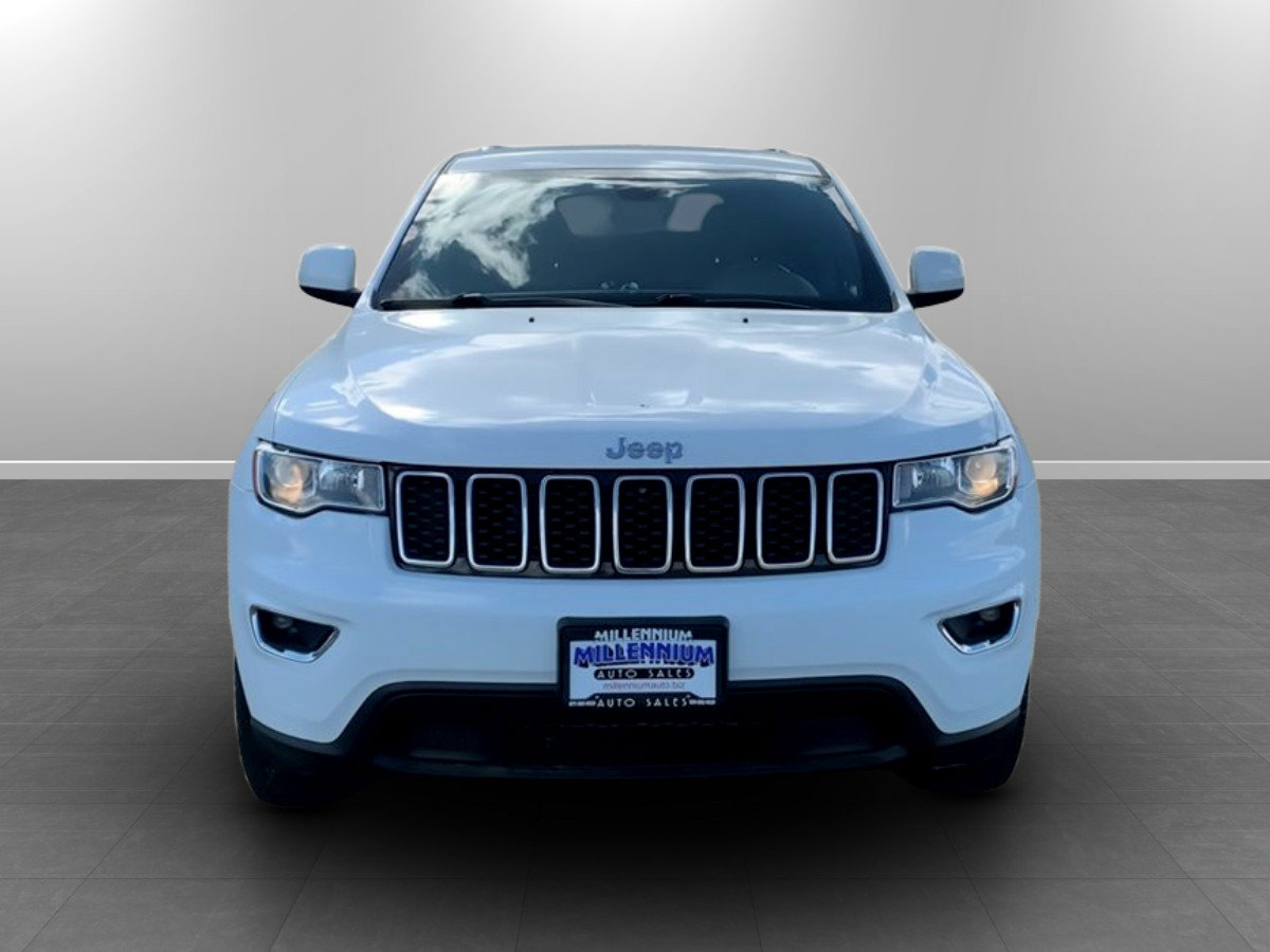 Used 2019 Jeep Grand Cherokee Laredo AWD/4WD image 2
