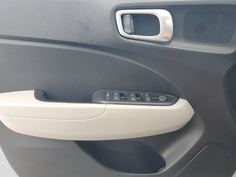 Used 2020 Hyundai Venue SEL FWD image 18