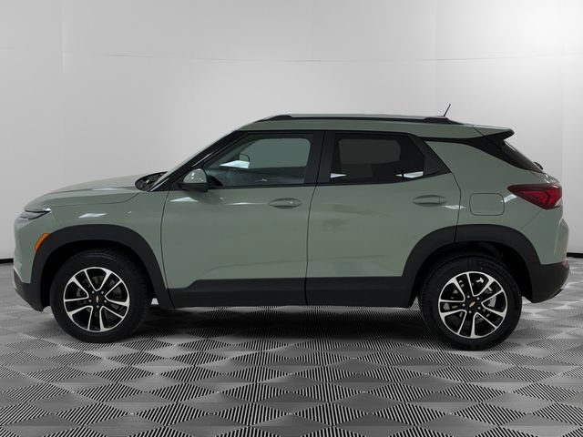 Used 2025 Chevrolet TrailBlazer LT AWD/4WD image 2