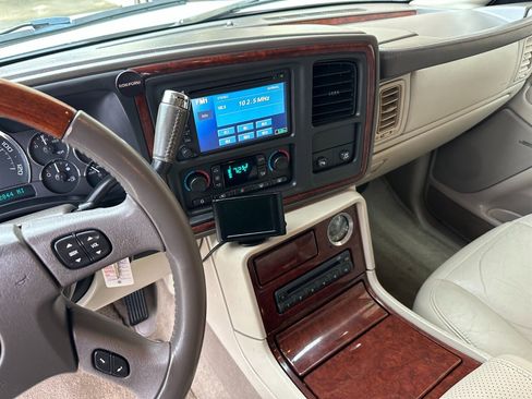 Used 2005 Cadillac Escalade AWD image 23