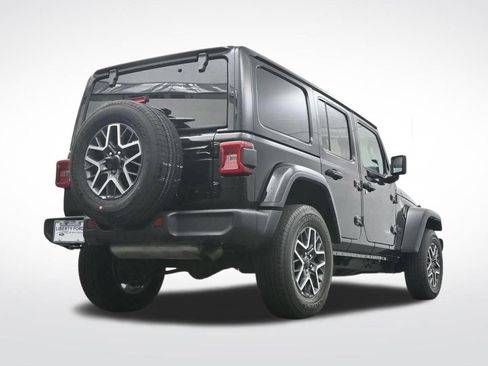 Used 2025 Jeep Wrangler Unlimited Sahara AWD/4WD image 37
