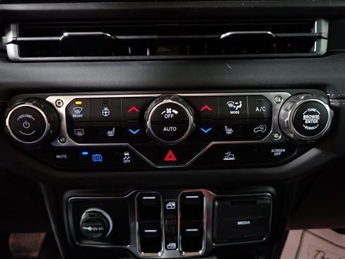 New 2024 Jeep Wrangler Unlimited Sahara w/ Technology Group image 23