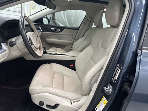 Used 2020 Volvo V60 T5 Momentum FWD image 8