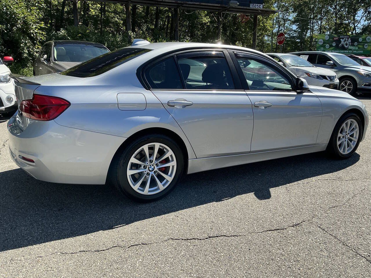 Used 2018 BMW 320i xDrive Sedan AWD/4WD image 5
