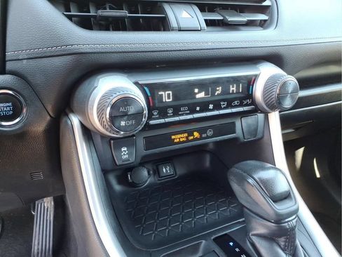Used 2019 Toyota RAV4 XLE AWD/4WD image 22