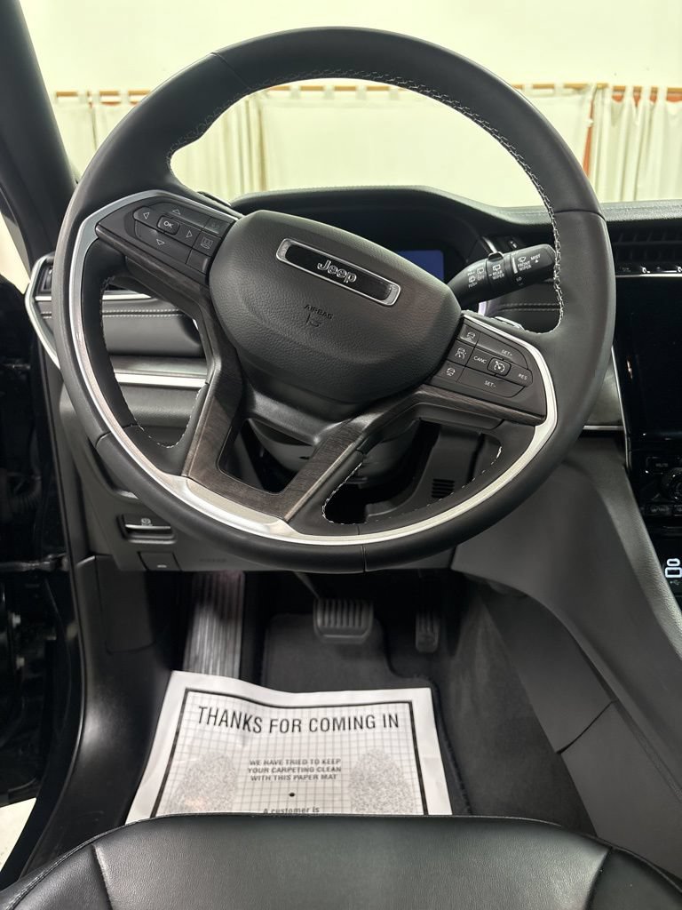 Used 2024 Jeep Grand Cherokee Limited AWD/4WD image 10