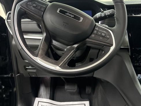 Used 2024 Jeep Grand Cherokee Limited AWD/4WD image 10