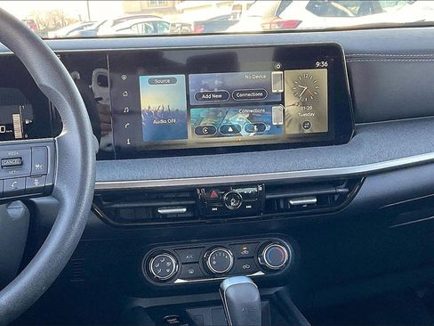 Used 2025 Nissan Kicks SV image 6