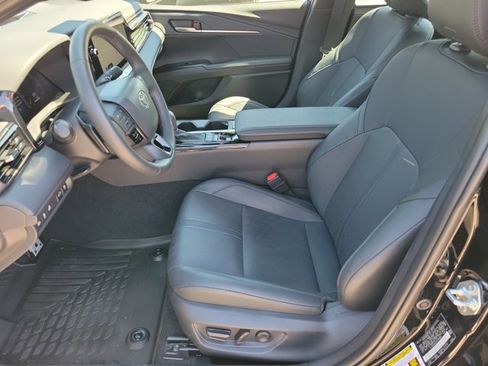 Used 2025 Toyota Camry XSE FWD image 6