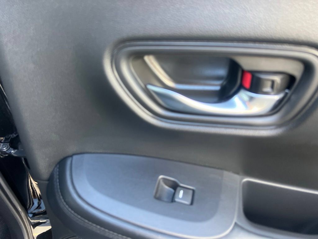 Used 2025 Honda HR-V LX image 35