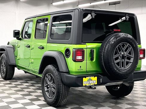 Used 2025 Jeep Wrangler Unlimited Sport AWD/4WD image 3