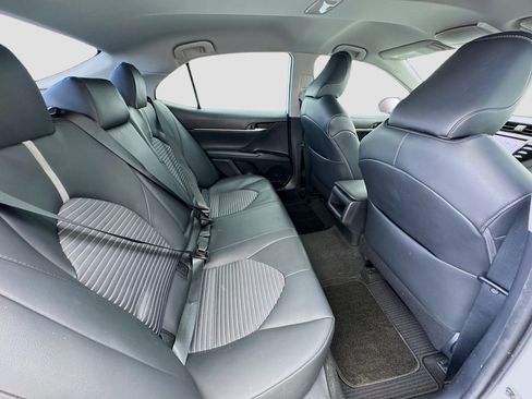 Used 2019 Toyota Camry SE w/ Carpet Mat Package image 17