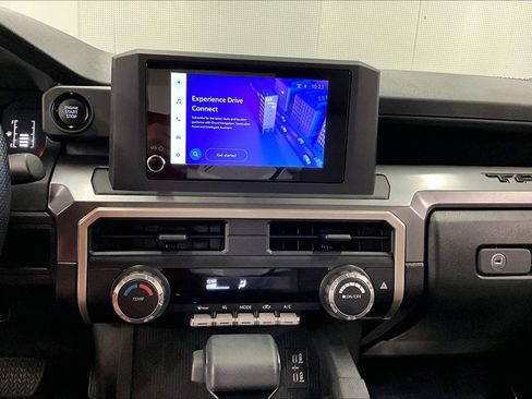 Used 2025 Toyota Tacoma SR5 AWD/4WD image 29