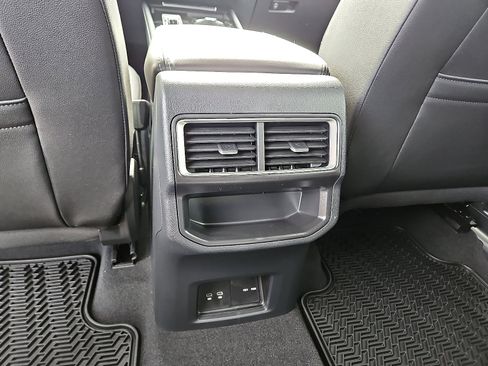 New 2026 Volkswagen Atlas Cross Sport SE image 10