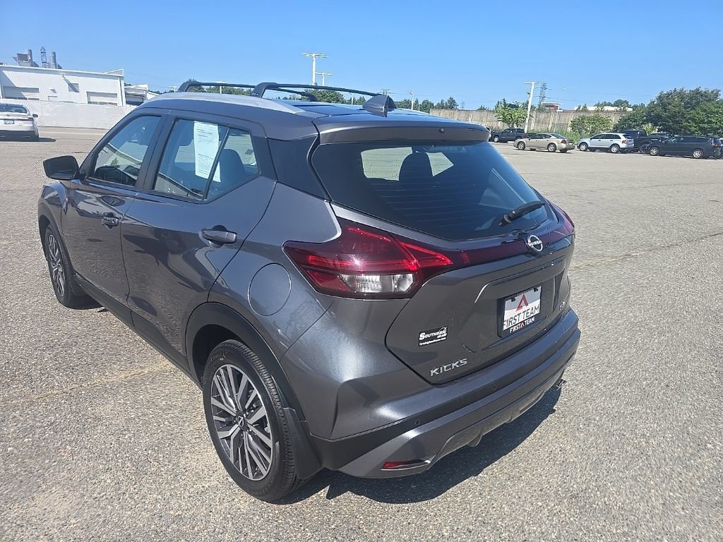Used 2024 Nissan Kicks SV w/ Interior Electronics Package FWD image 7