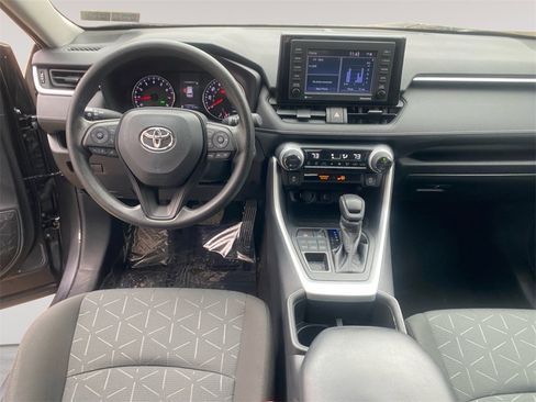 Used 2022 Toyota RAV4 XLE image 5