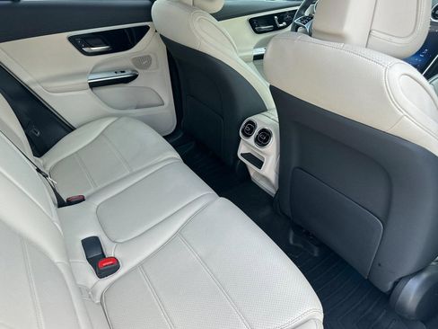 Used 2023 Mercedes-Benz GLC 300 image 29