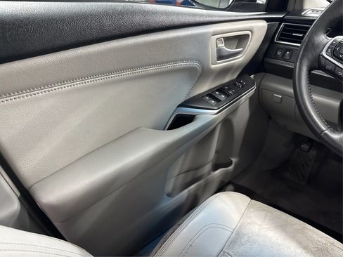 Used 2016 Toyota Camry XLE w/ Moonroof Package FWD image 31