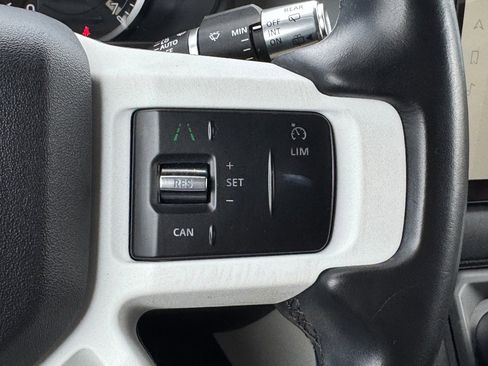 Used 2022 Land Rover Defender 110 image 32