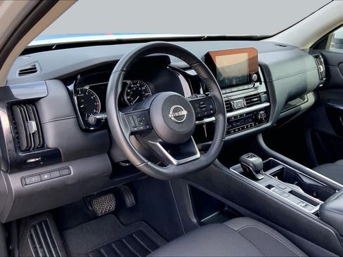 Used 2024 Nissan Pathfinder SV FWD image 17